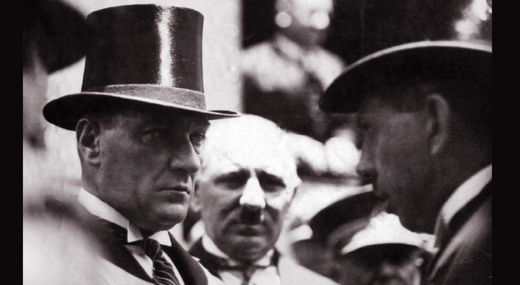 Şapka, Uçaktan da Musul'dan da Öncelikliydi